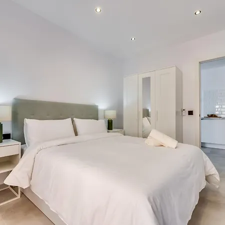 Beachside Newly Renovated - Globales Apartment *